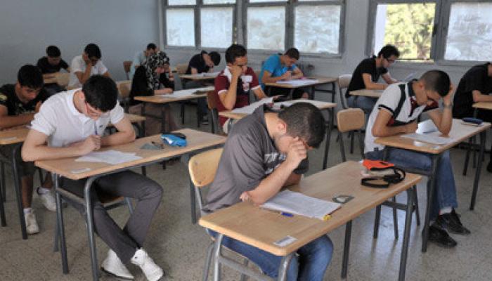127-120004-algeria-electronic-referendum-baccalaureate_700x400